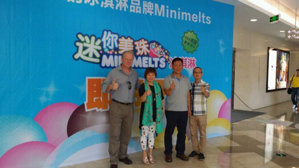 MINIMELTS创始人视察中国广东市场并与公司代表及区域代理合影